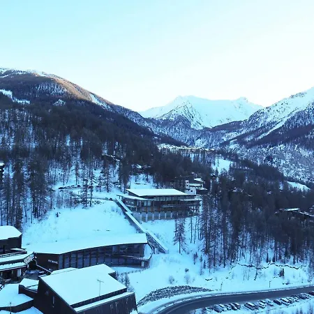 Apartment Grand Studio Renove Pour 4 Personnes Au Centre De La Station Avec Acces Direct Aux Pistes - Fr-1-322-518